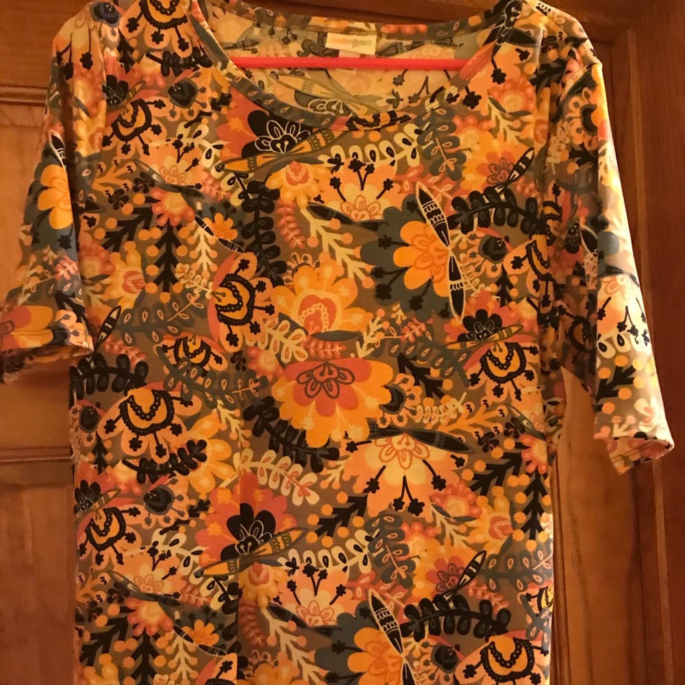 LuLaRoe GiGi worn once beautiful colors